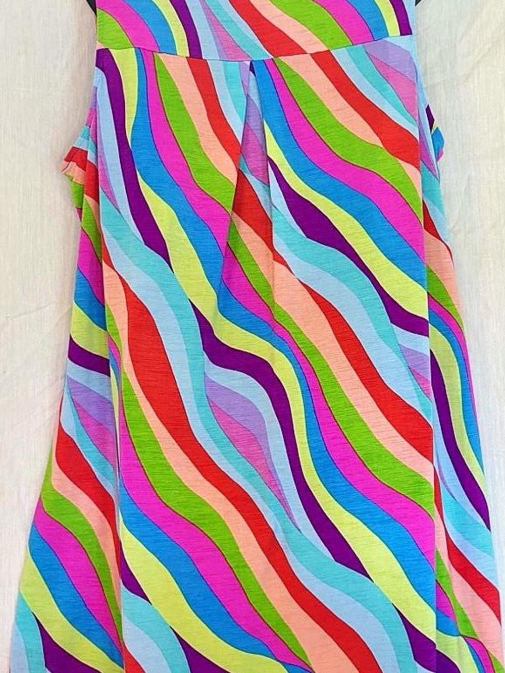 Colorful Wave-Print Dress in Multicolor - Picture 5 of 6